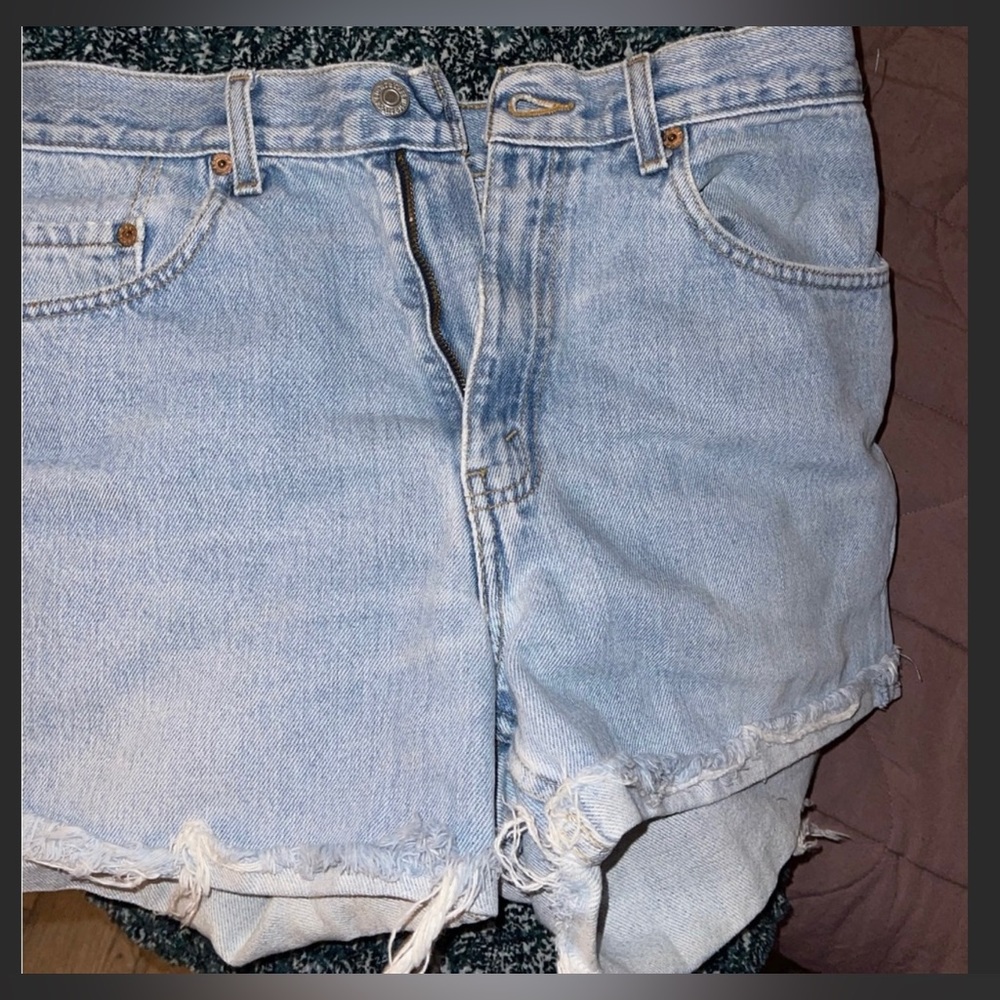 Vintage Levi Shorts - Picture 5 of 10